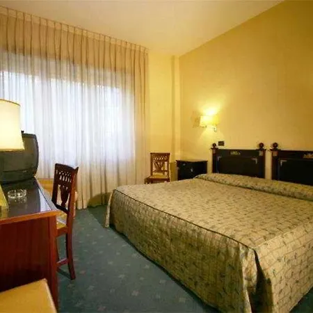 Carlo Magno מלון 3*